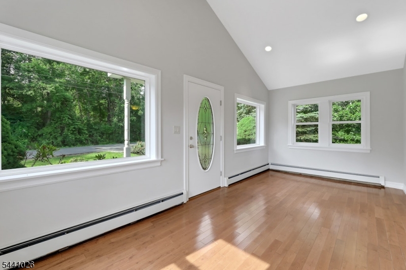 32 Bellows Ln