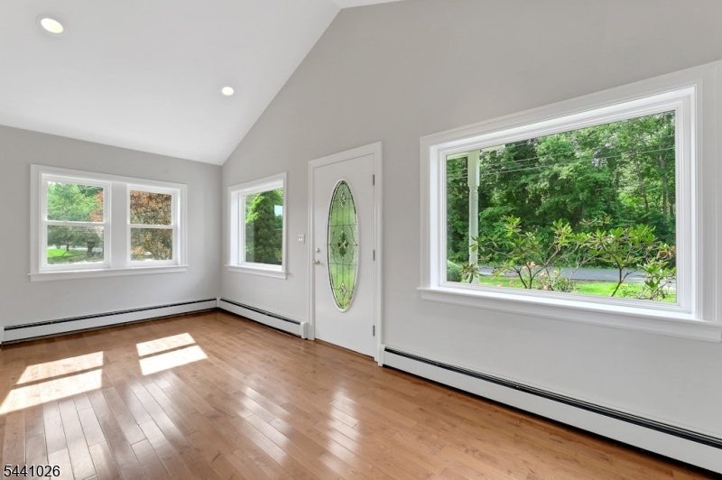 32 Bellows Ln