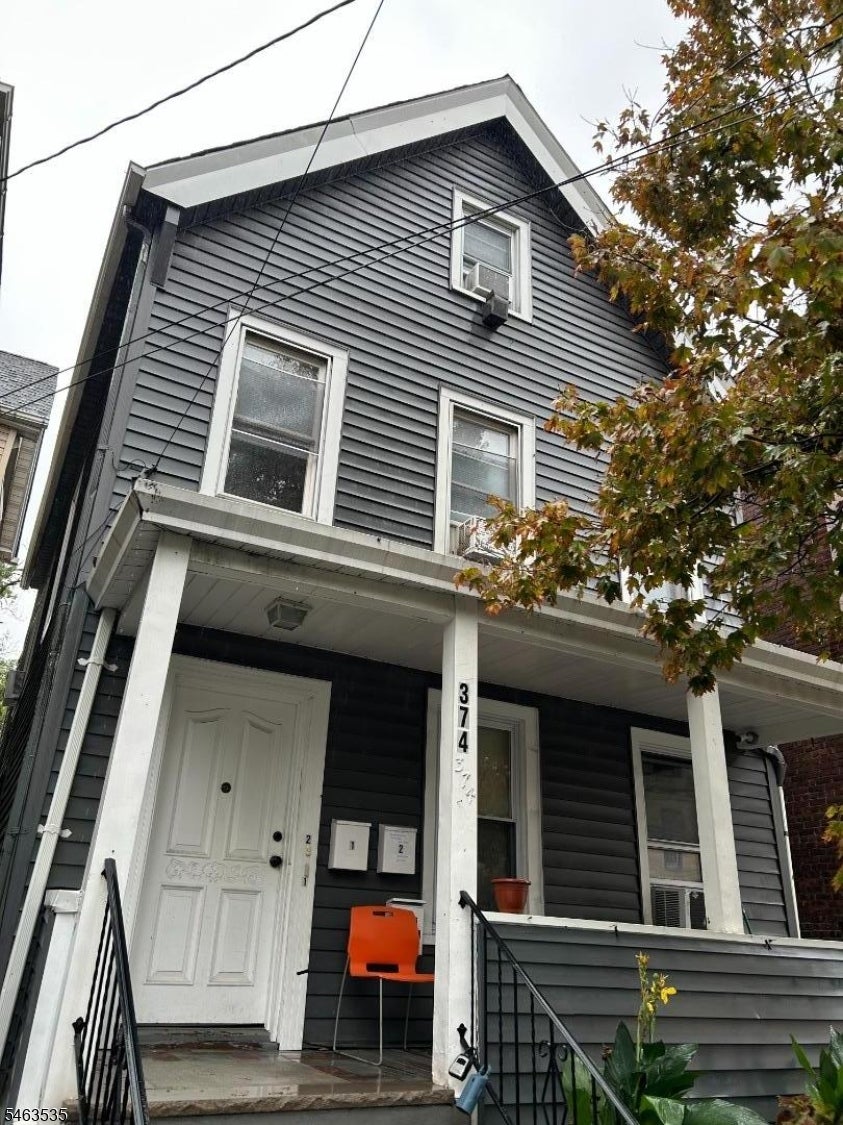 374 Mechanic St
