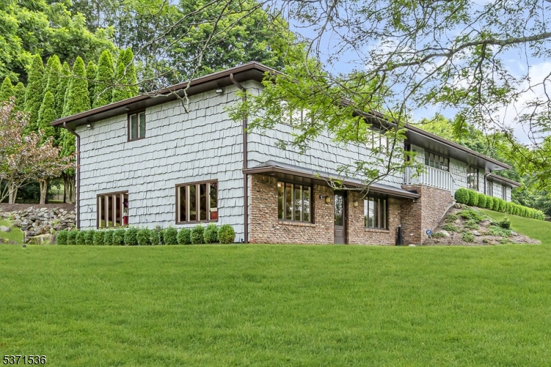 366 E Saddle River Rd