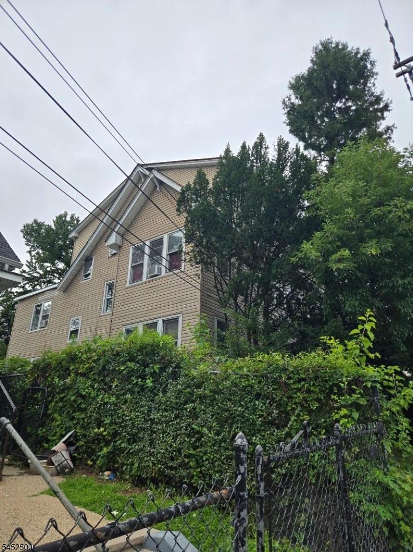 13 Fuller Pl