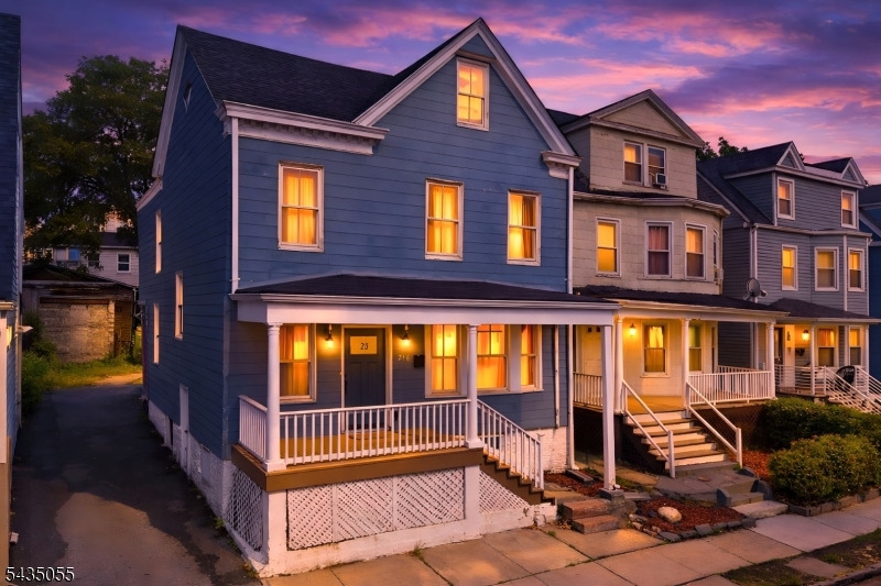 216 N Maple Ave