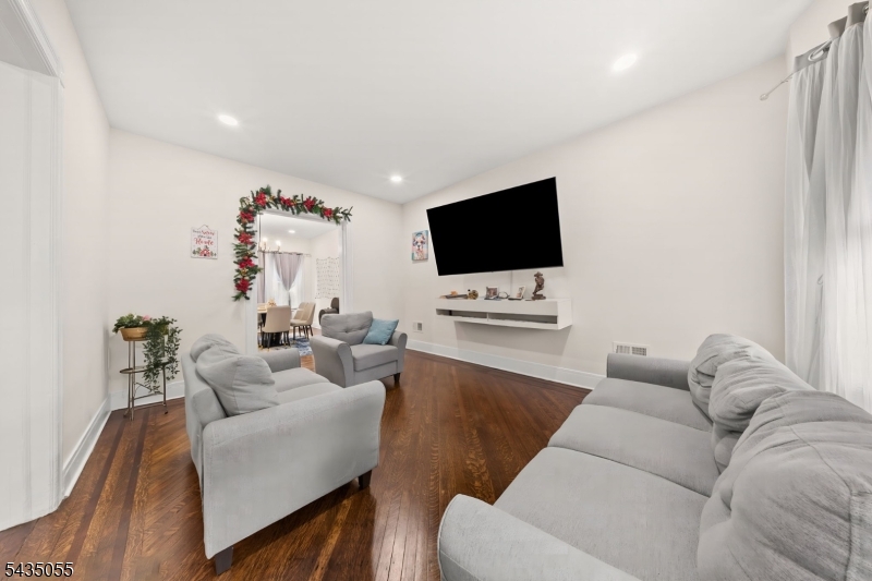 216 N Maple Ave