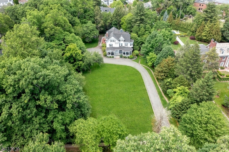 42 Llewellyn Rd