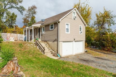 Photo of 27 Lincoln Rd, Butler, NJ 07405 (MLS # 3995759)