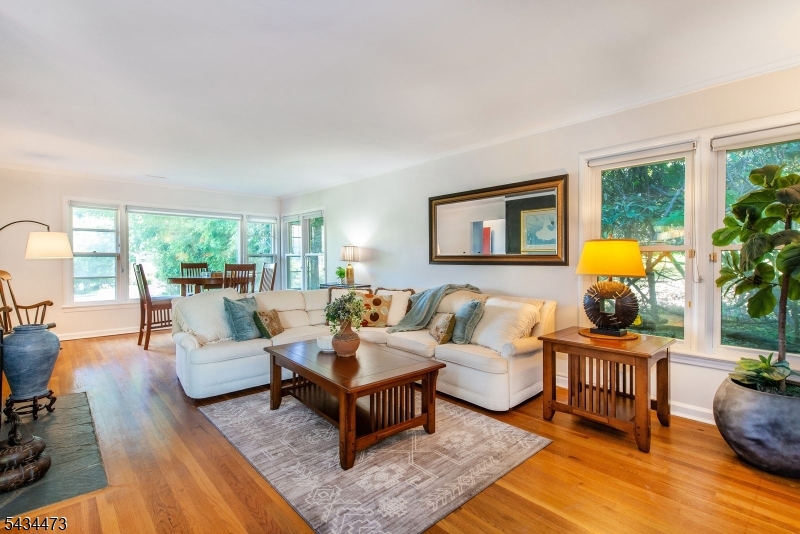 17 Luddington Rd