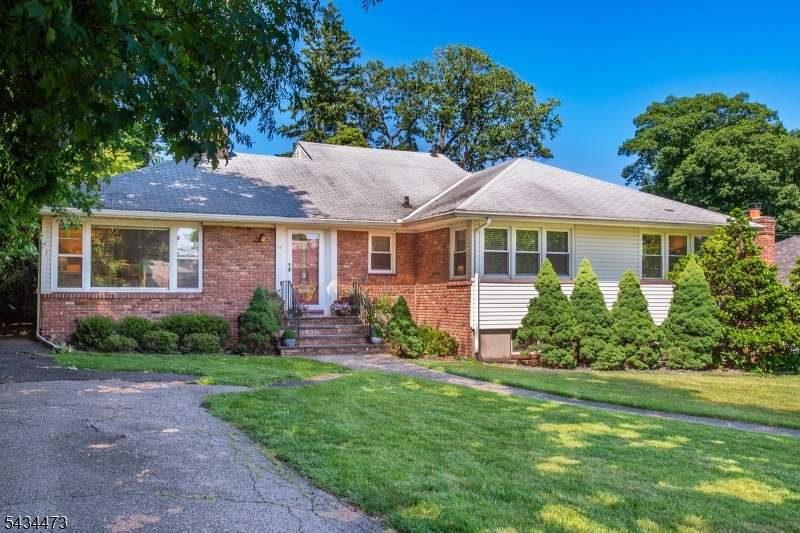 17 Luddington Rd