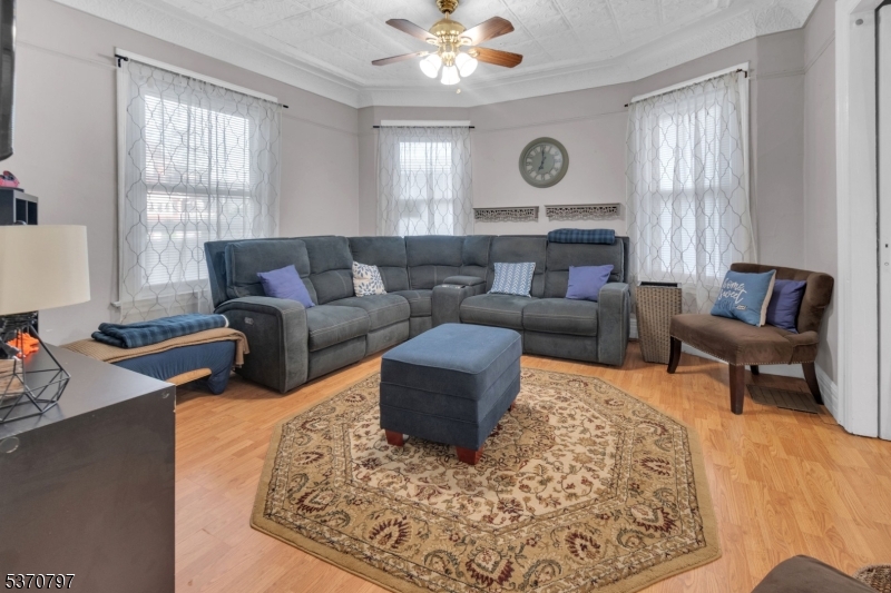 175 Delavan Ave