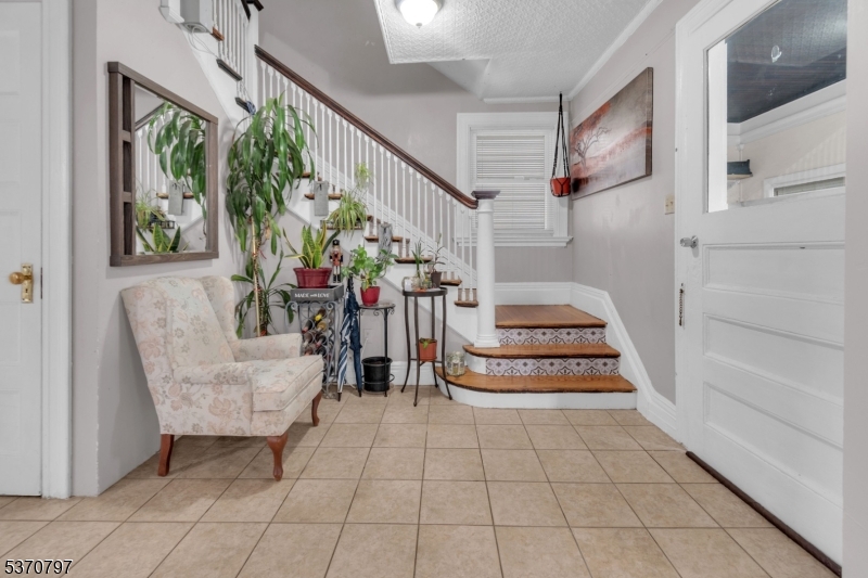 175 Delavan Ave