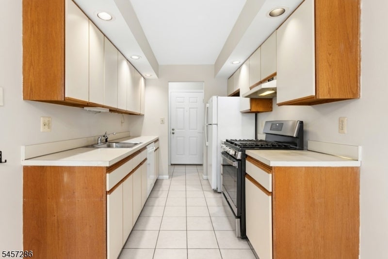 9E Sentinel Ct E