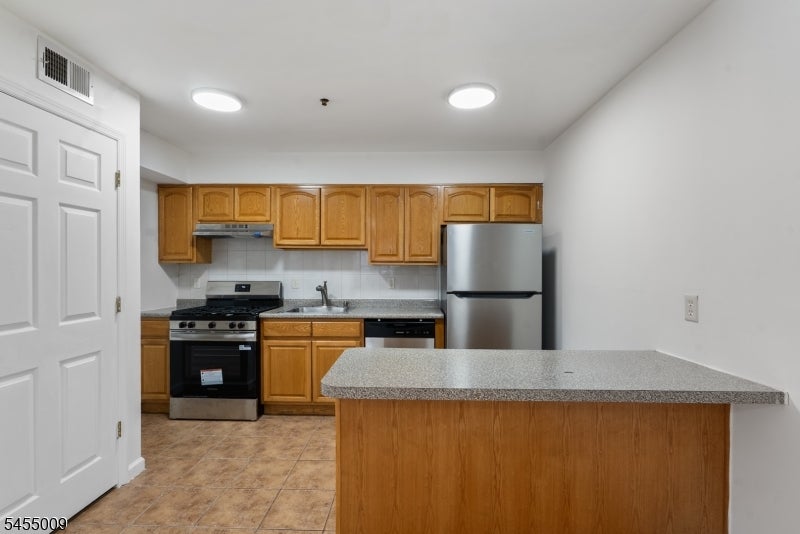 49 Seabury St 1