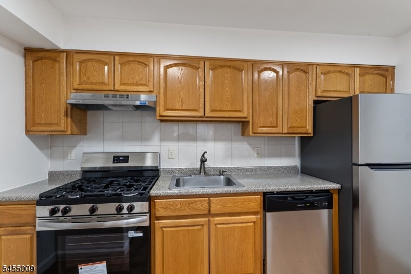 49 Seabury St 1