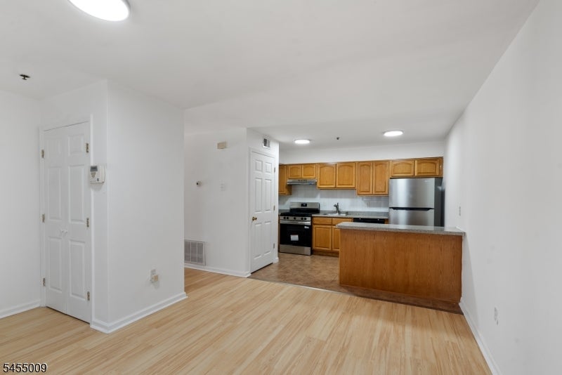 49 Seabury St 1
