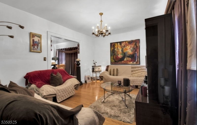 1013 Kilsyth Rd