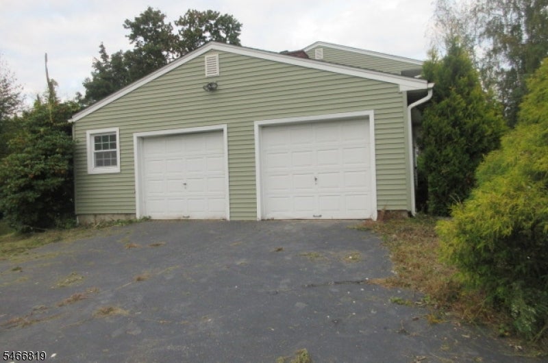 11 Ellam Dr