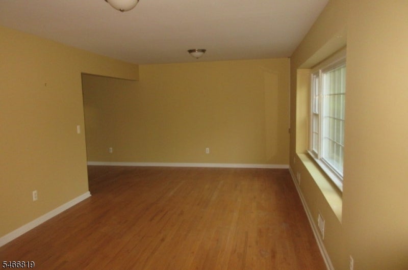 11 Ellam Dr