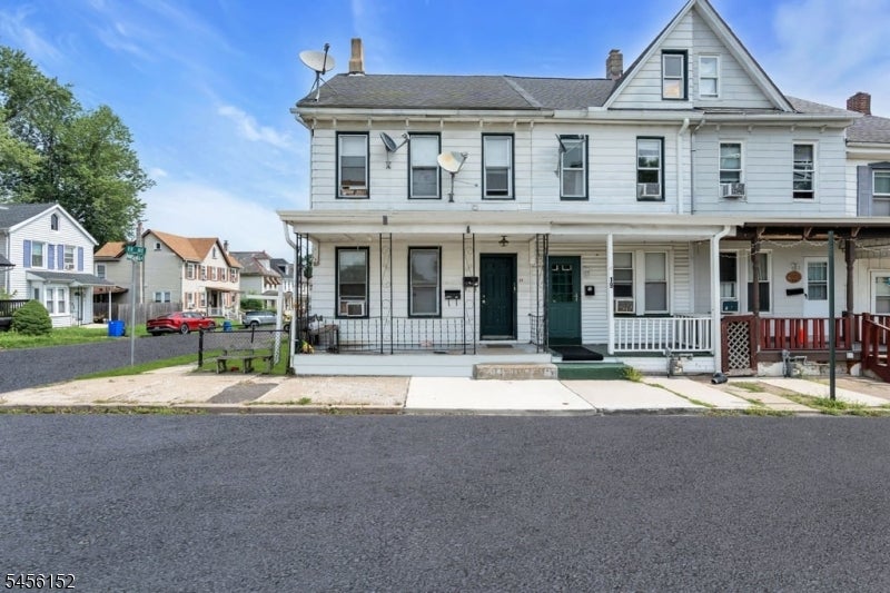 17 Railroad Ave