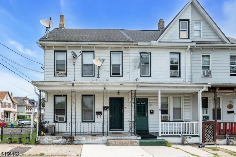 17 Railroad Ave