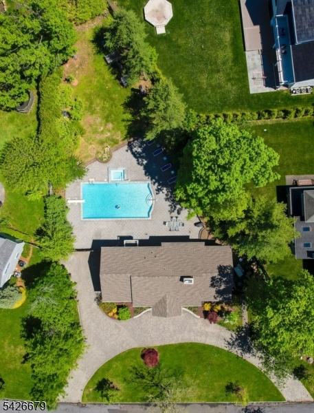 36 Thackeray Dr