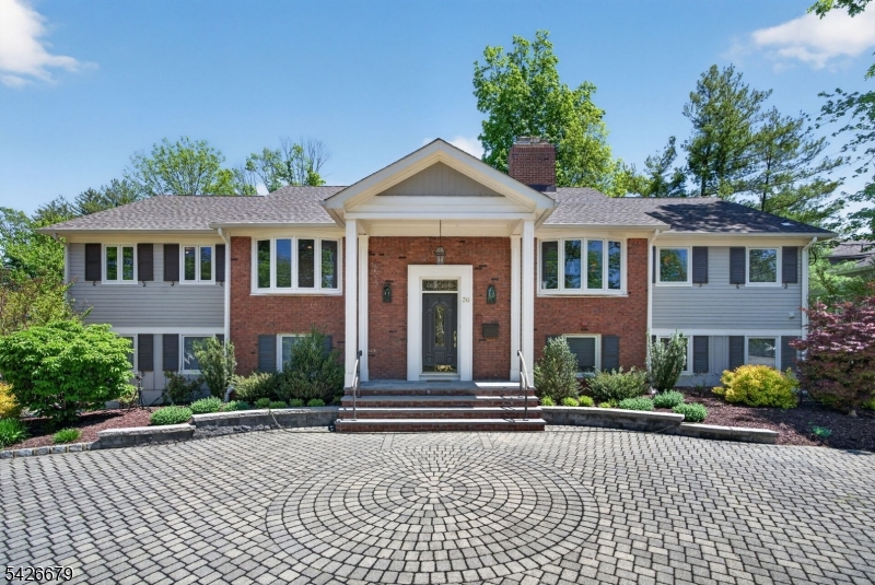 36 Thackeray Dr