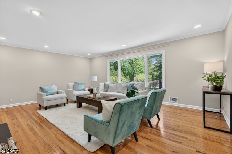 36 Thackeray Dr