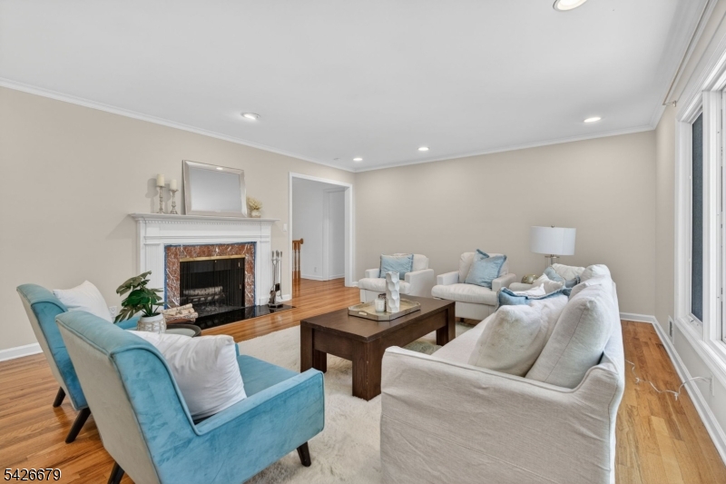 36 Thackeray Dr