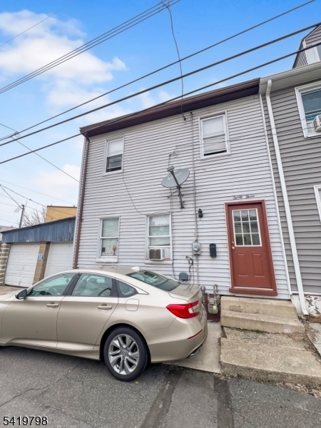 33 Cedar Aly