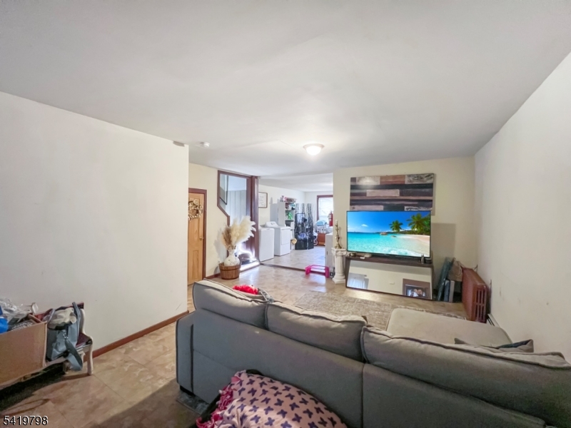33 Cedar Aly