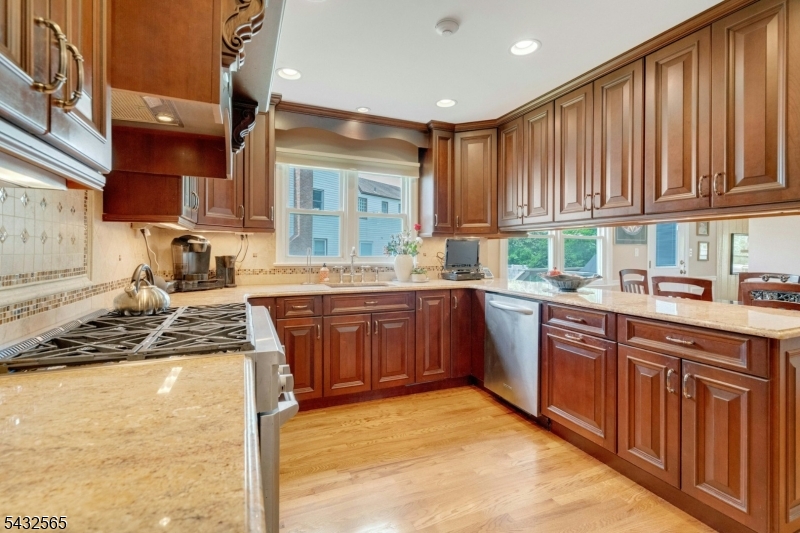 42-09 Cosgrove Ct