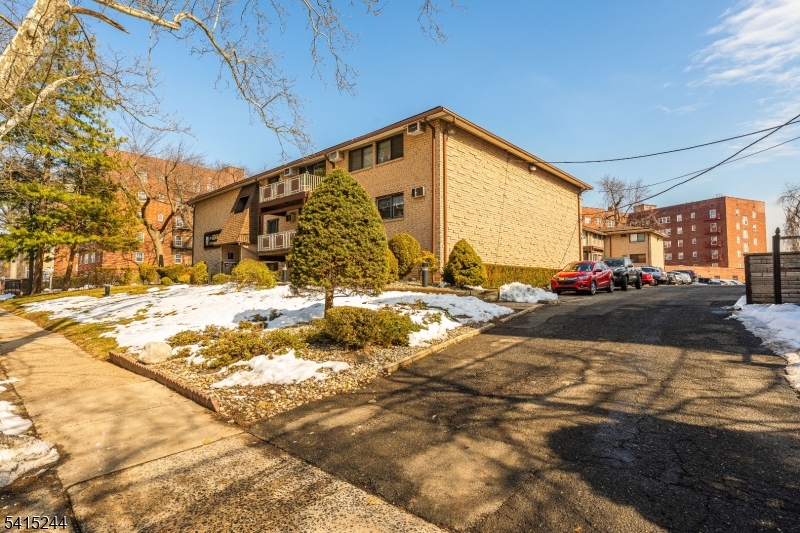 747 757 N Broad St. 203