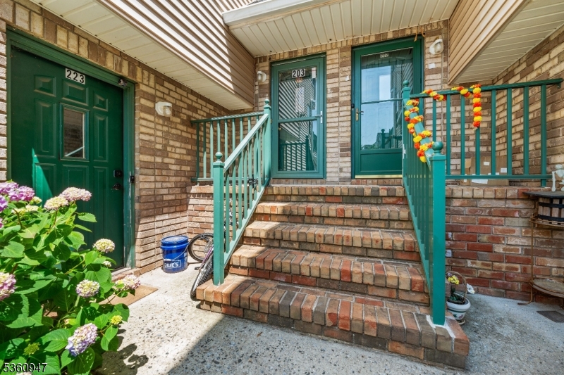 203 Rhoads Drive Condo