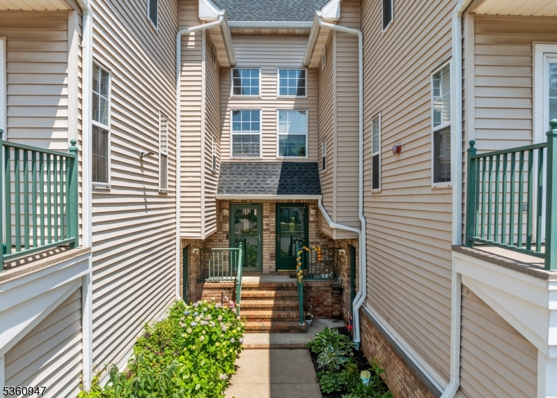 203 Rhoads Drive Condo