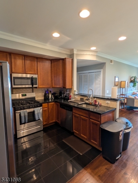 15-19 Tichenor Ln 406