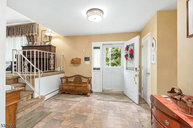 8 Ellen Dr