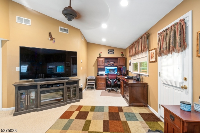 8 Ellen Dr