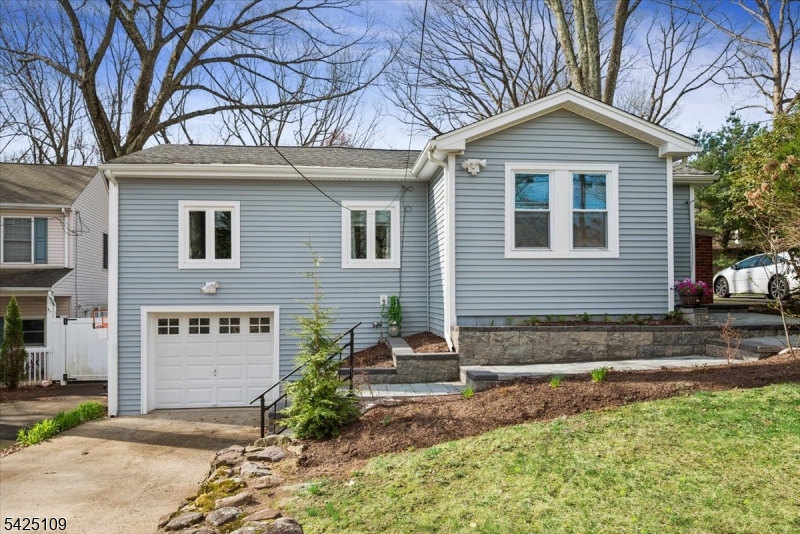 11 Oakdale Rd