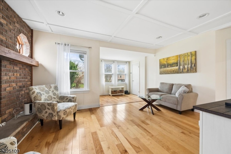 11 Oakdale Rd