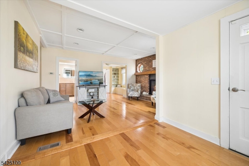 11 Oakdale Rd
