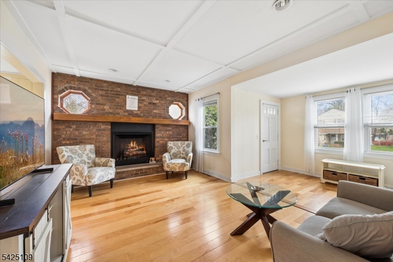 11 Oakdale Rd