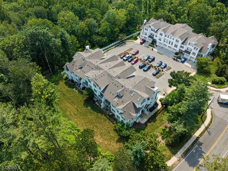 7 Caroline Foster Ct