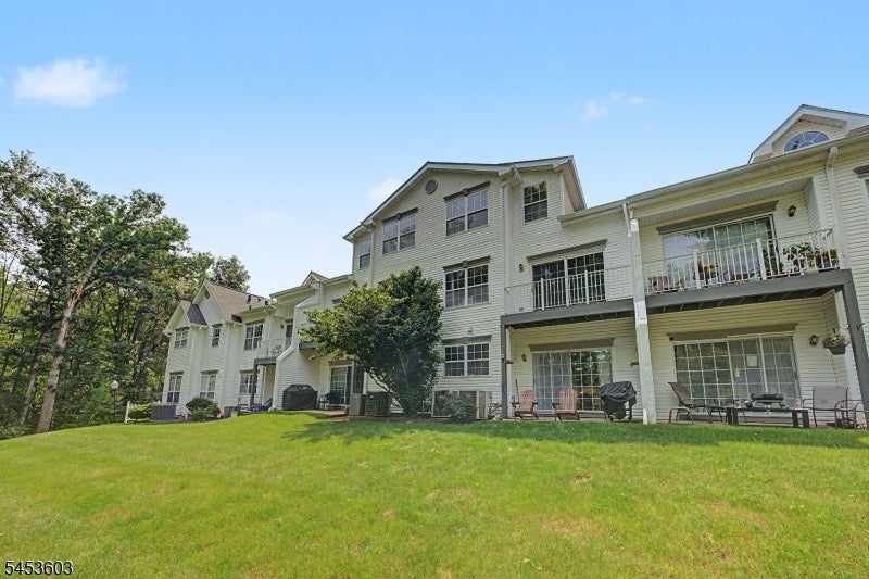 7 Caroline Foster Ct