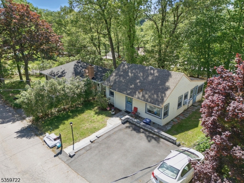 4 Erie Ave