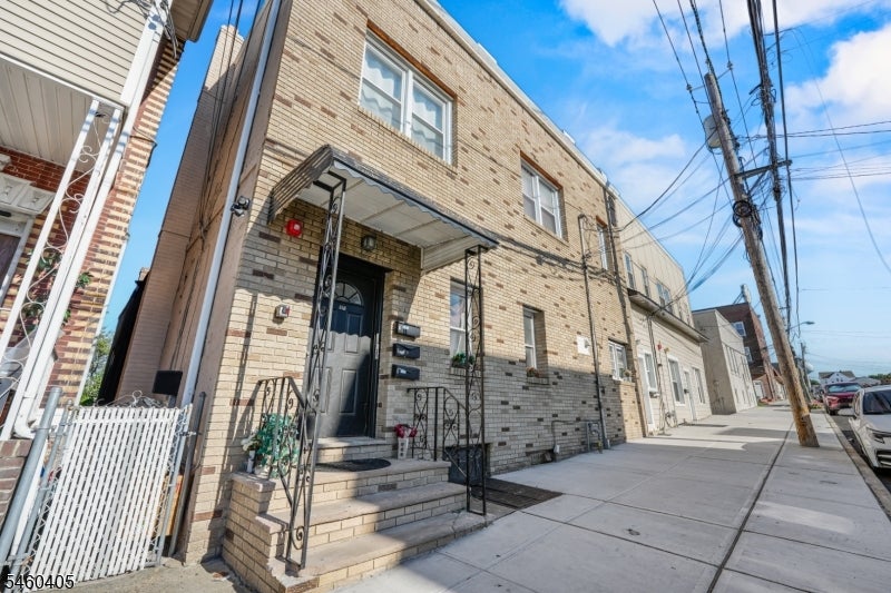 319 Harrison Ave
