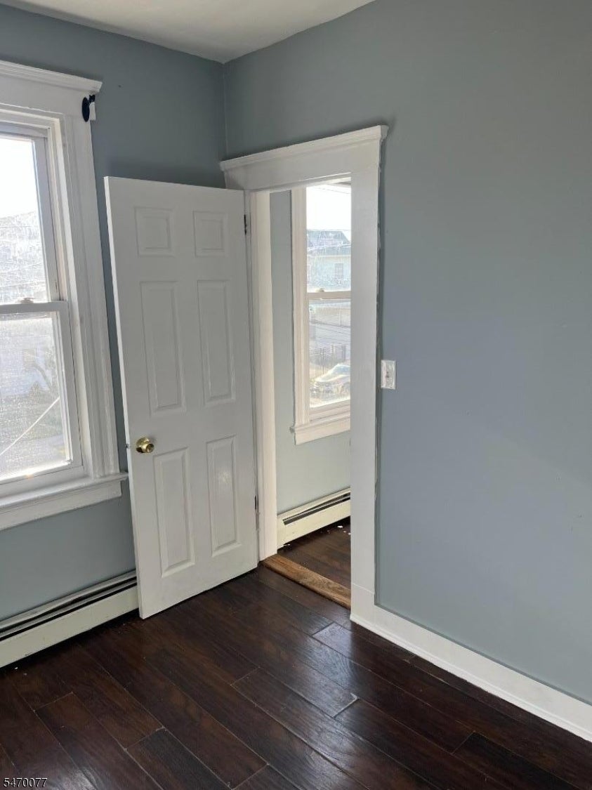 1035 Emma St 2
