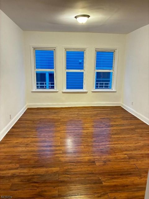 73 Wolcott Ter Newark City NJ 07112