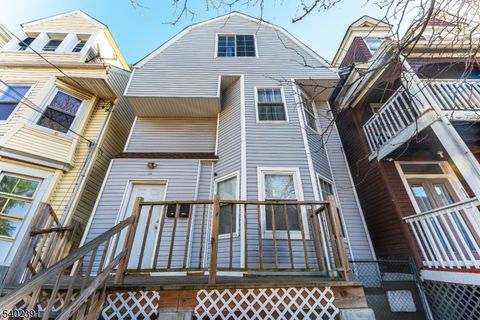 152 S 10Th St Newark City NJ 07107