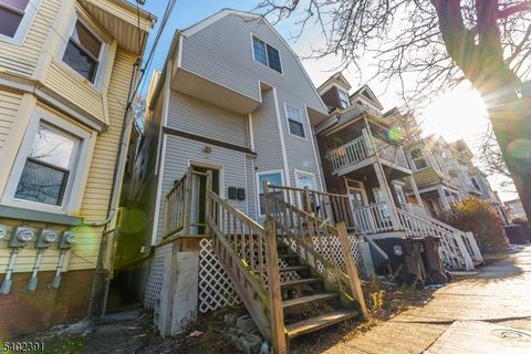 152 S 10Th St Newark City NJ 07107