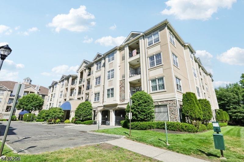 9104 Ravenscroft Rd