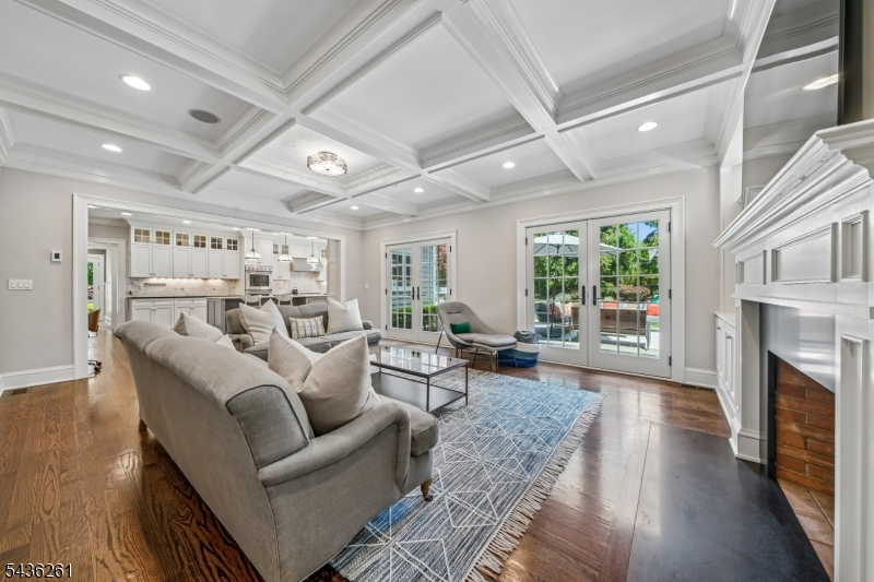 20 Country Club Dr