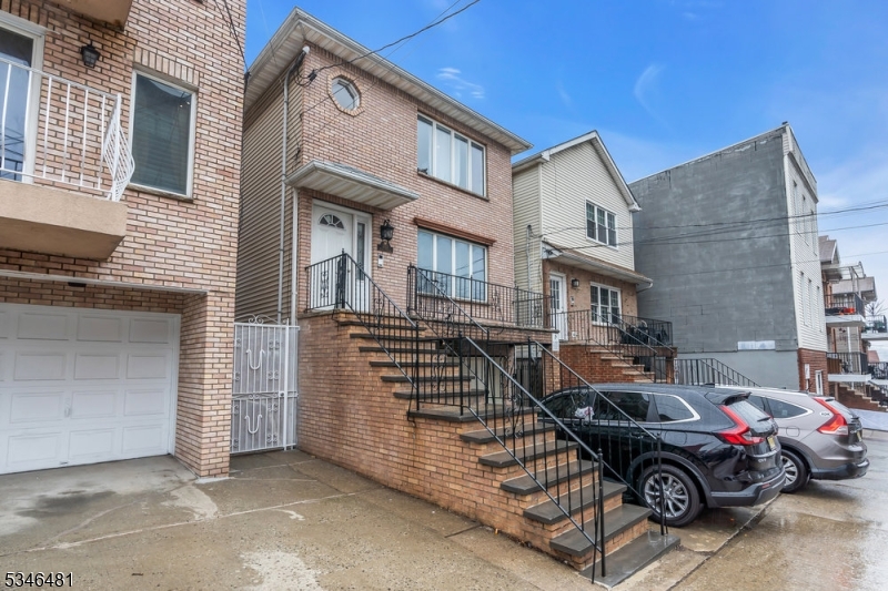 3713 Bergen Tpke